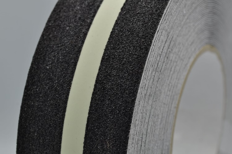 Taśma świecąca w ciemności - antypoślizgowa