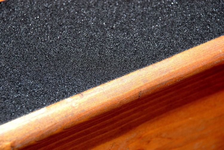 Taśma antypoślizgowa na drewniane schody