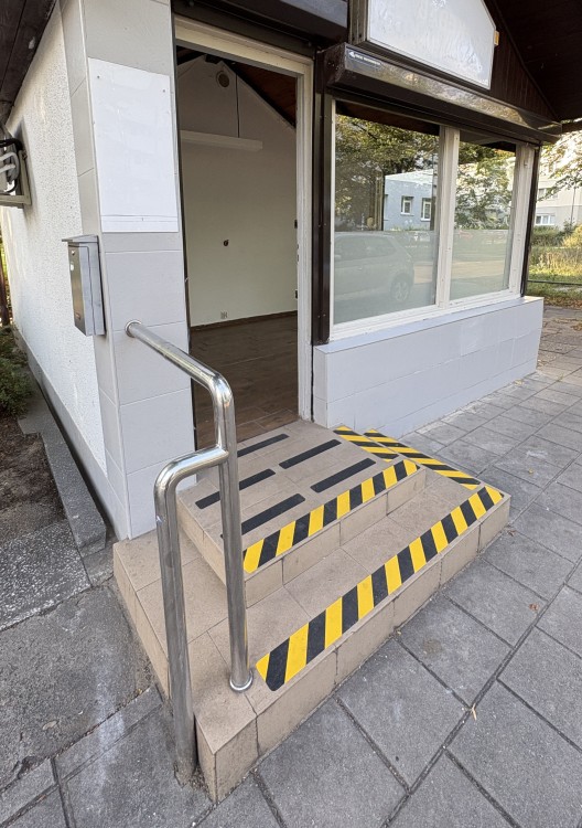 tasma antyposlizgowa na schody.jpg