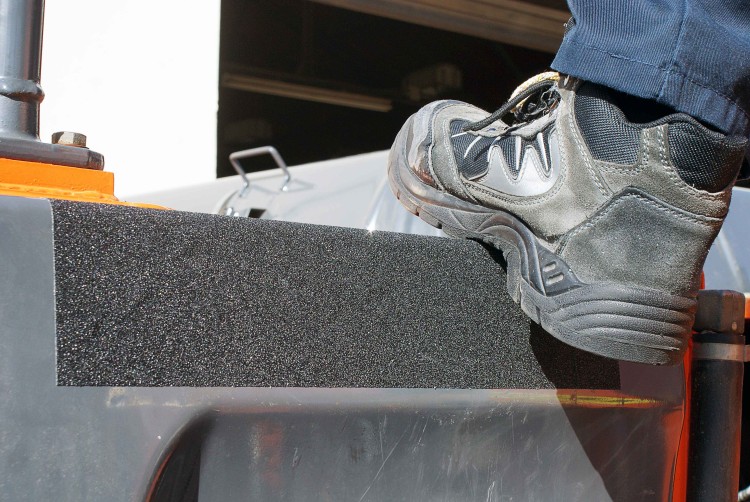H3401N-Black-Standard-Safety-Grip-Applied-to-a-Digger-4.jpg